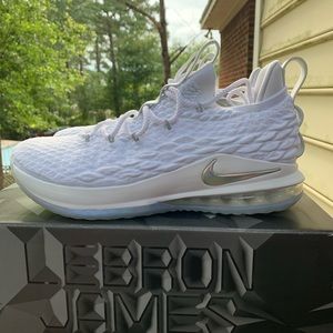 Nike LeBron 15 Low White Metallic Silver